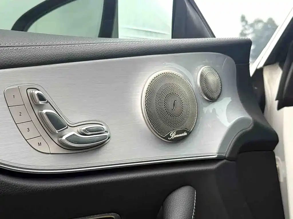 Mercedes-Benz E-Class — миниатюра 6