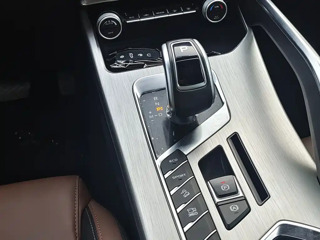 Geely Binyue — миниатюра 8