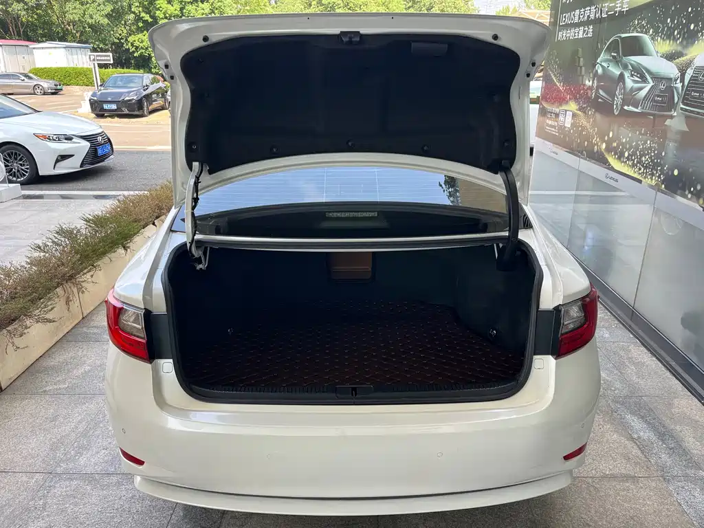 Lexus ES — миниатюра 8