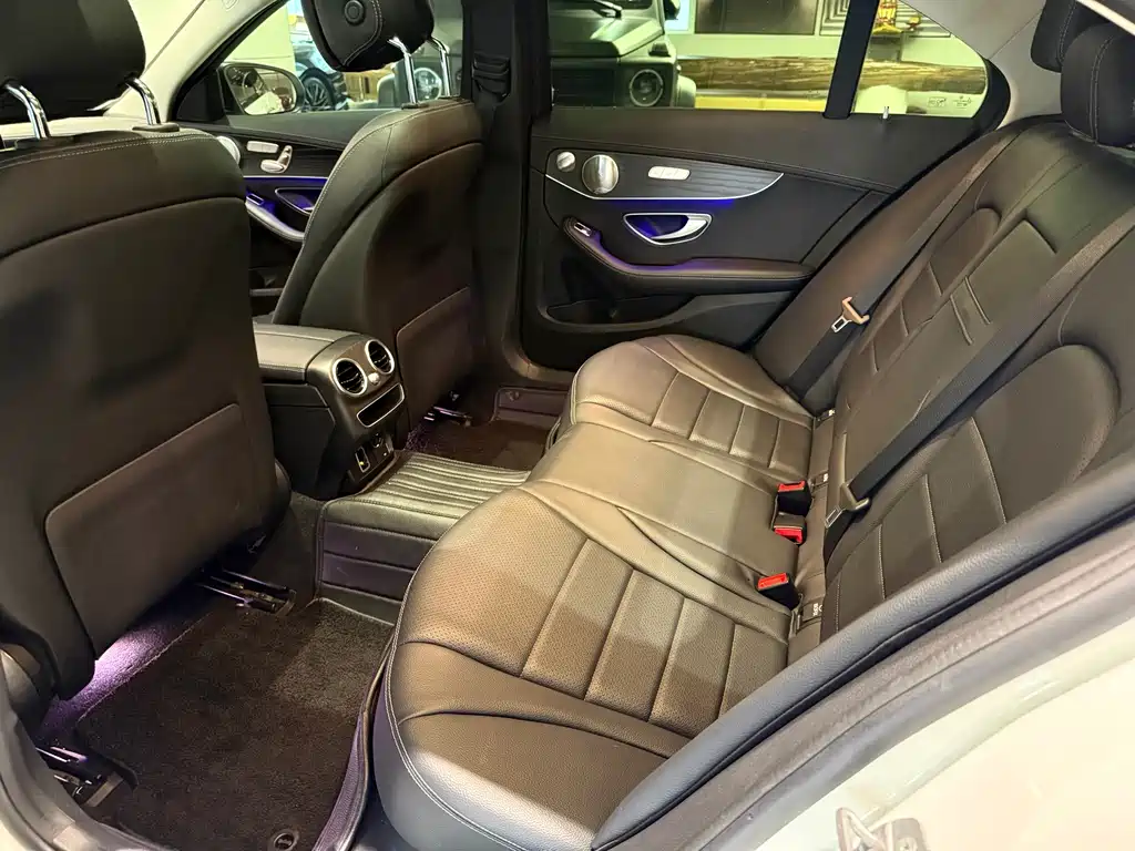 Mercedes-Benz C-Class — миниатюра 17