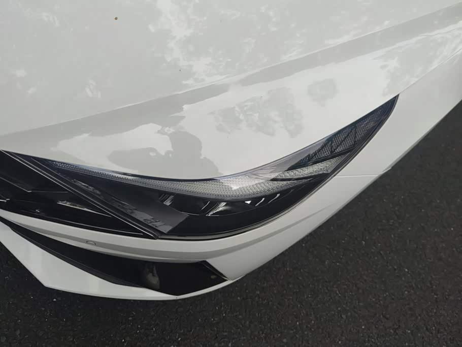 Hyundai Elantra 1.5 л 2023 г. Белый, пробег 39900 км