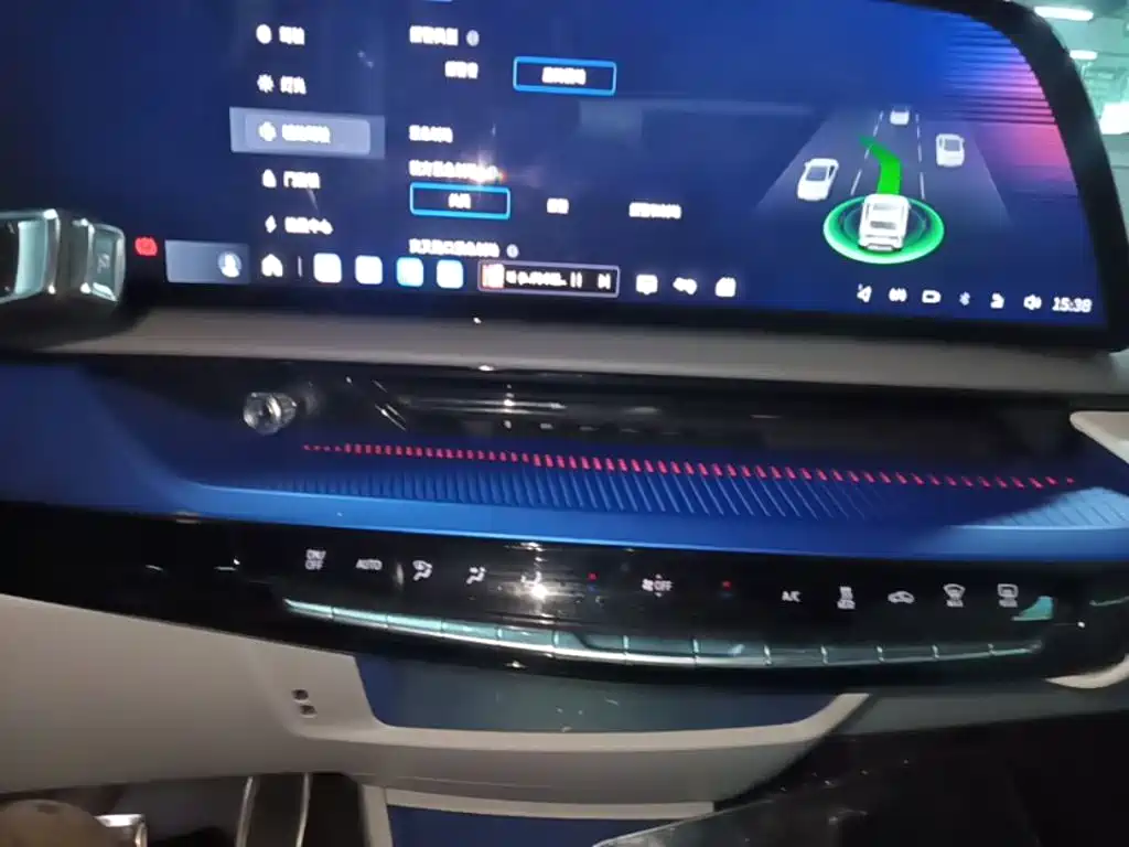Cadillac IQ — миниатюра 13