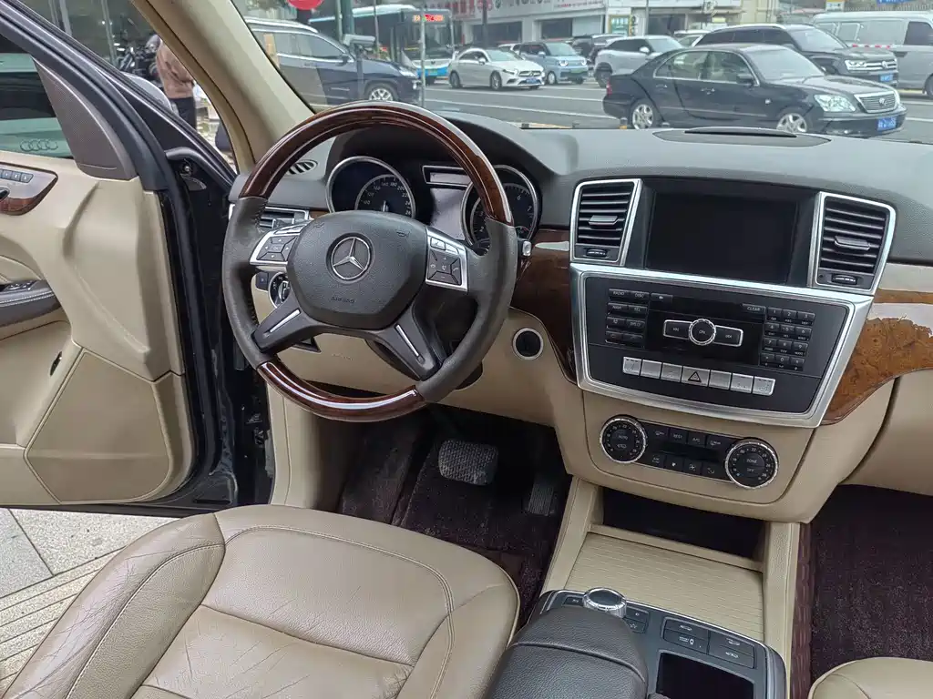 Mercedes-Benz M-Class — миниатюра 16