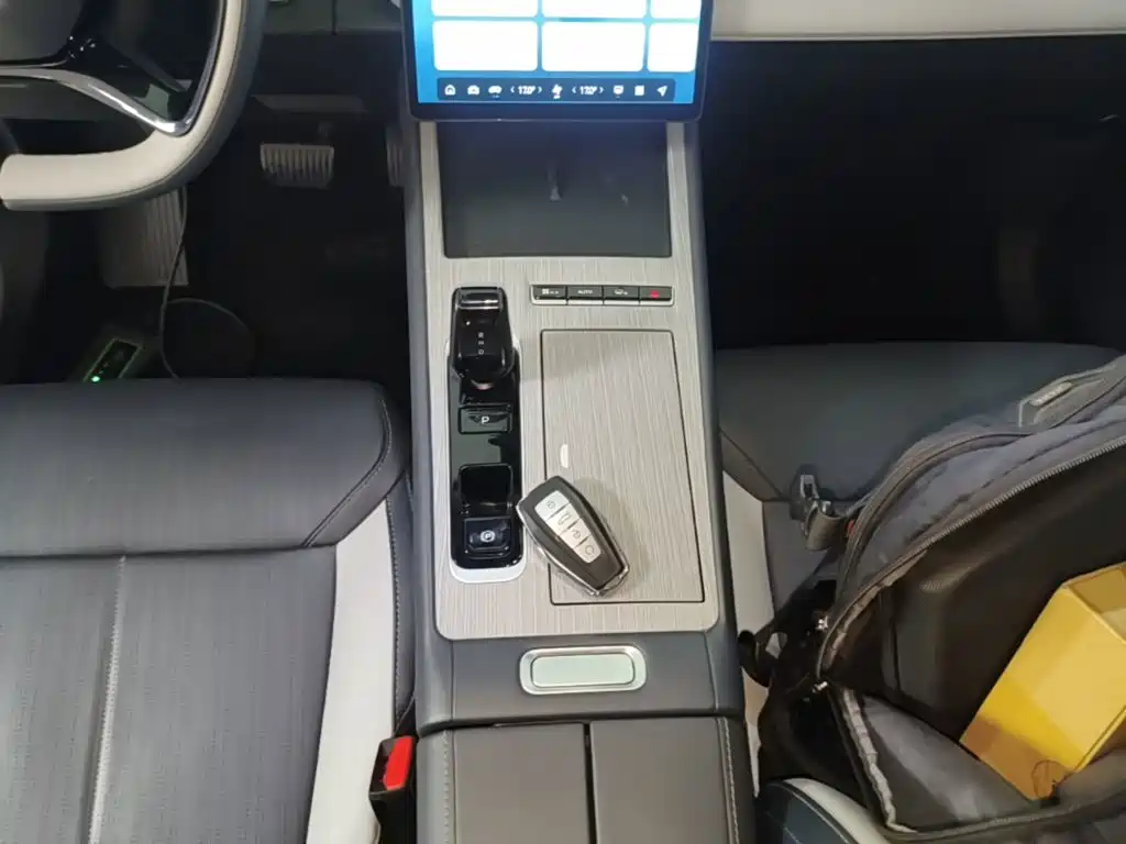 Geely Boyue L — миниатюра 14