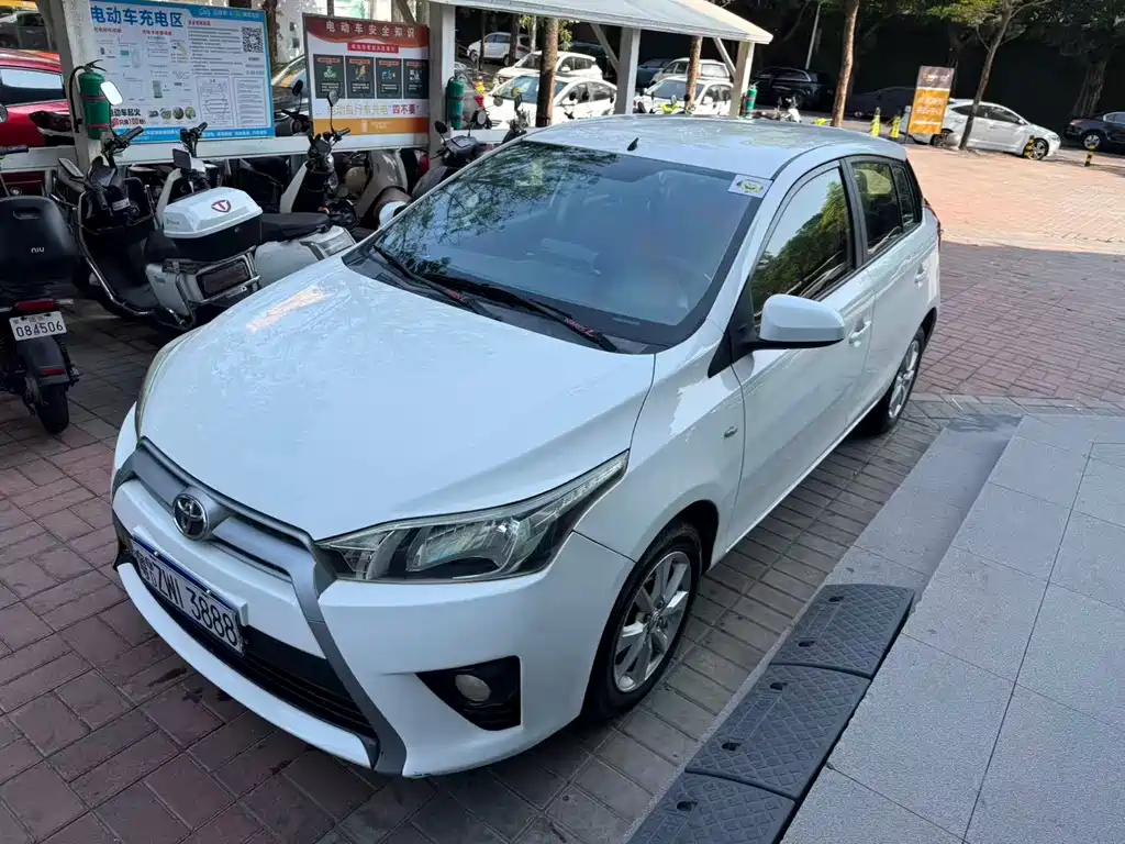 Toyota Yaris L 2014
