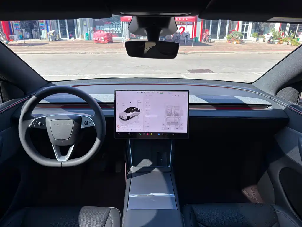 Tesla Model Y — миниатюра 11