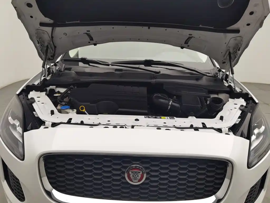 Jaguar E-PACE — миниатюра 6