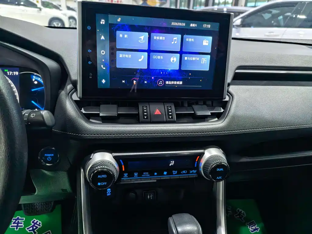 Toyota RAV4 — миниатюра 12