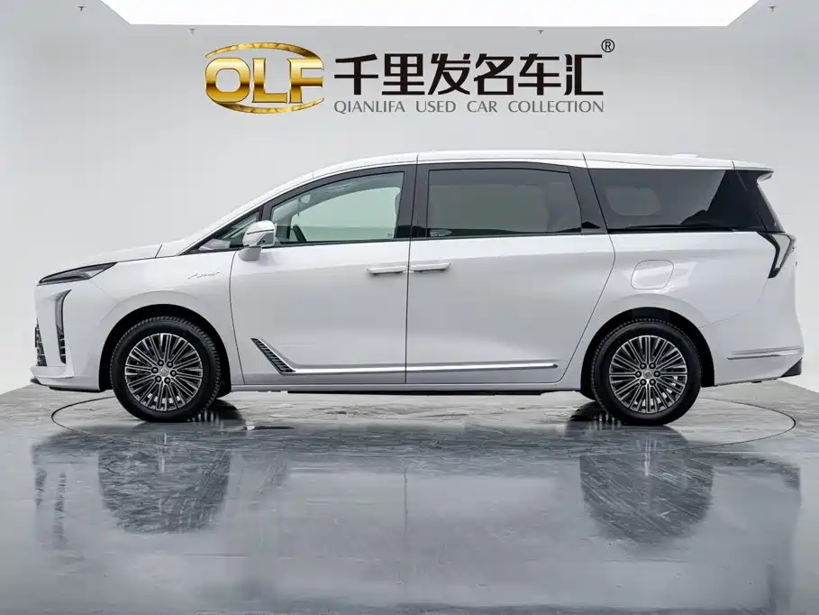 Buick GL8 Hybrid — миниатюра 7