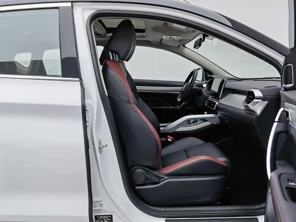 Geely Binyue — миниатюра 23