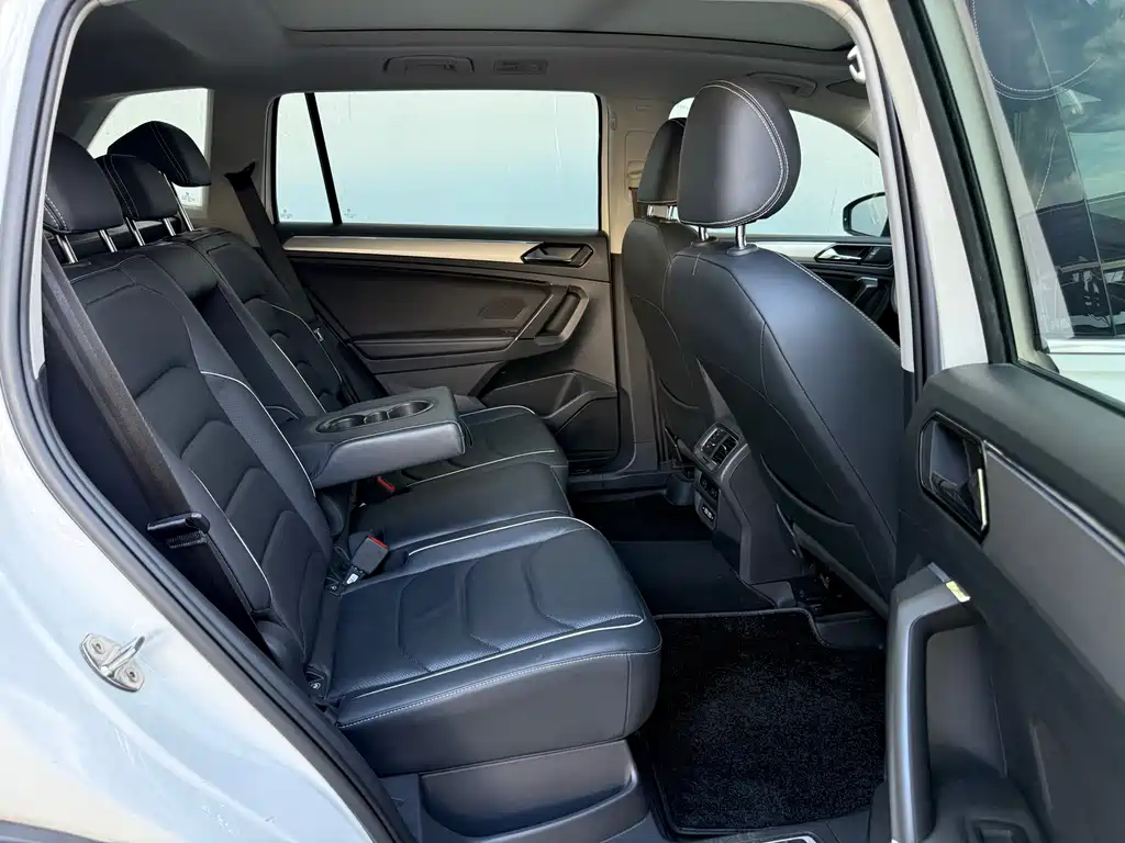 Volkswagen Tiguan L PHEV — миниатюра 13