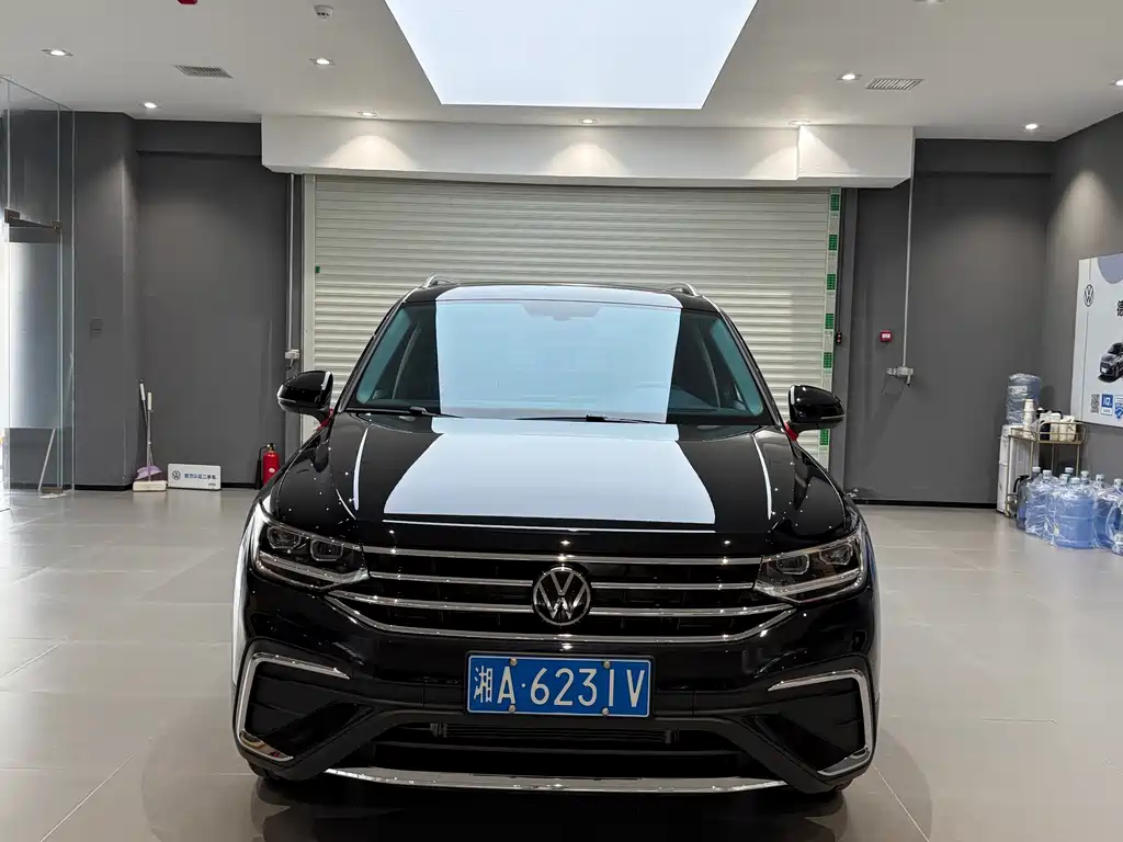 Volkswagen Tiguan L — миниатюра 2