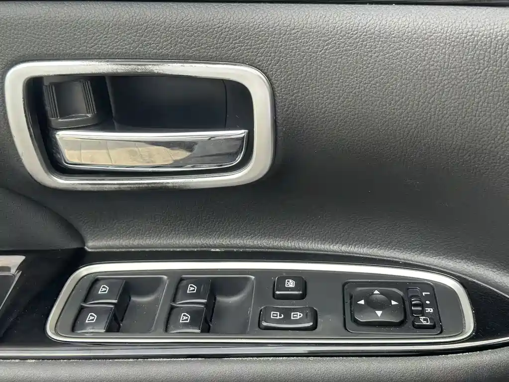 Mitsubishi Outlander — миниатюра 14