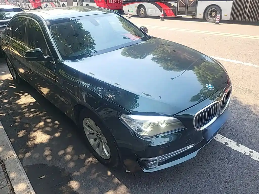 BMW 7 Series — миниатюра 4