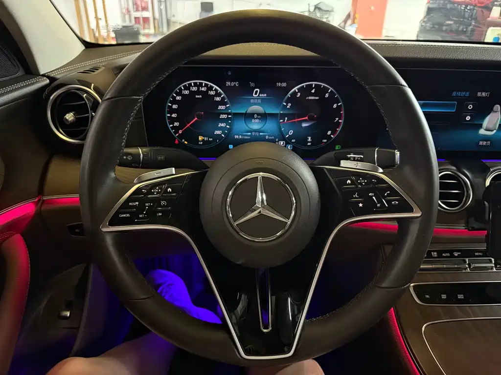 Mercedes-Benz E-Class — миниатюра 5