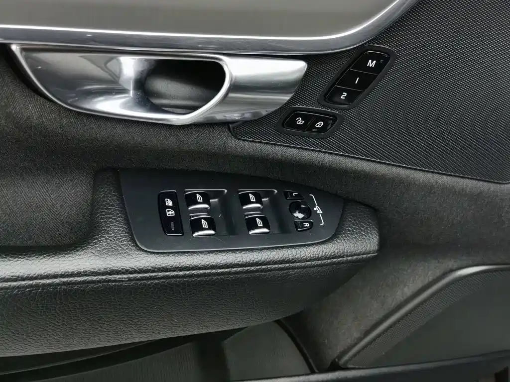 Volvo S90 2019 T4