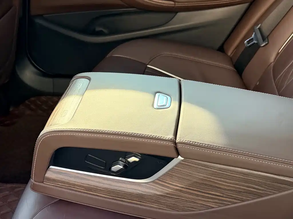 BMW 5 Series — миниатюра 10