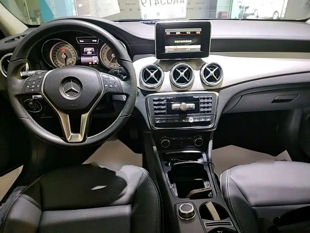 Mercedes-Benz GLA — миниатюра 10