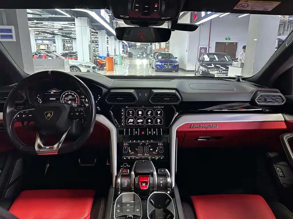 Lamborghini Urus — миниатюра 8