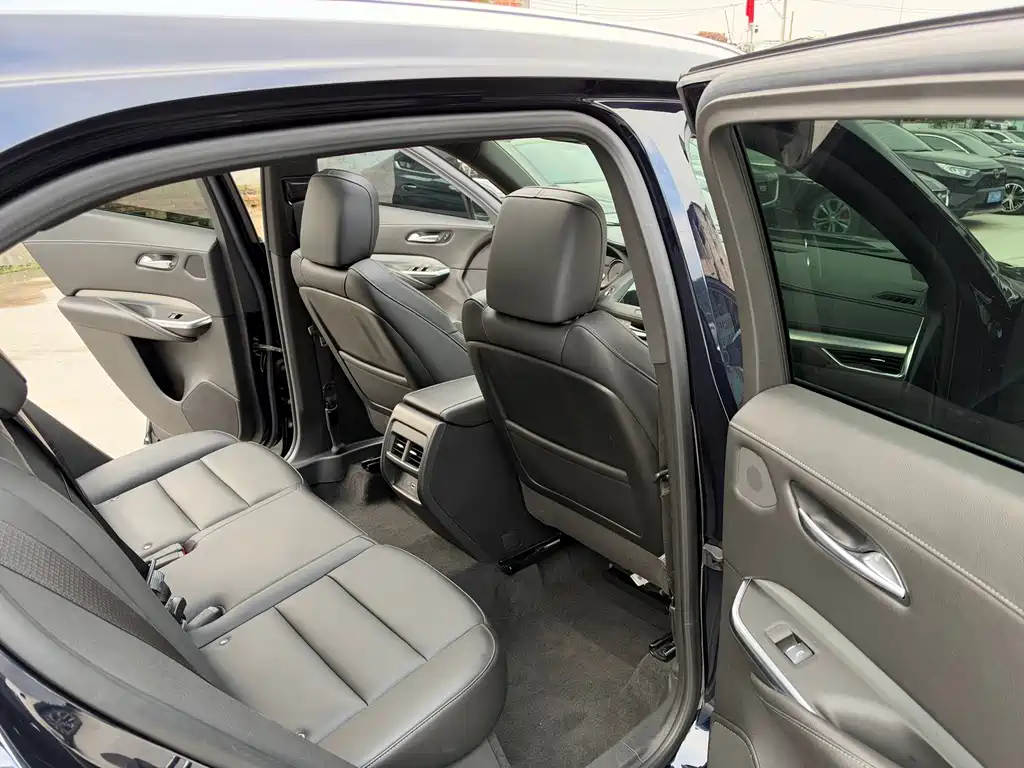 Cadillac XT4 — миниатюра 11