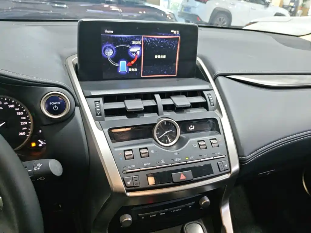Lexus NX — миниатюра 9
