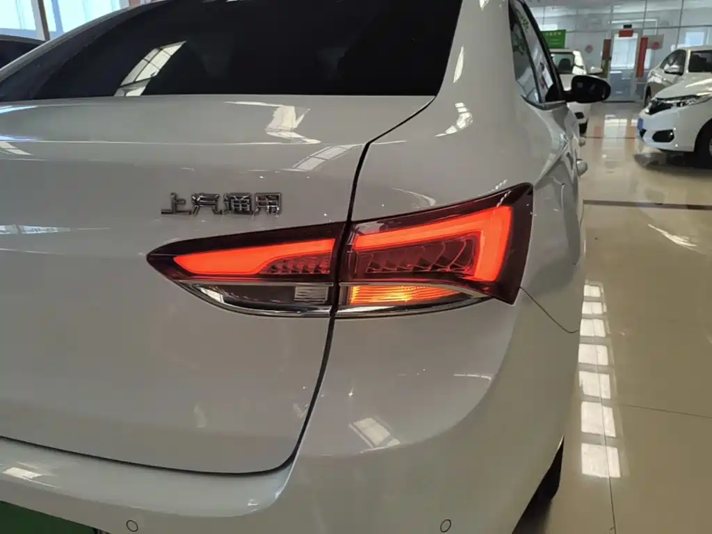Buick Excelle — миниатюра 8