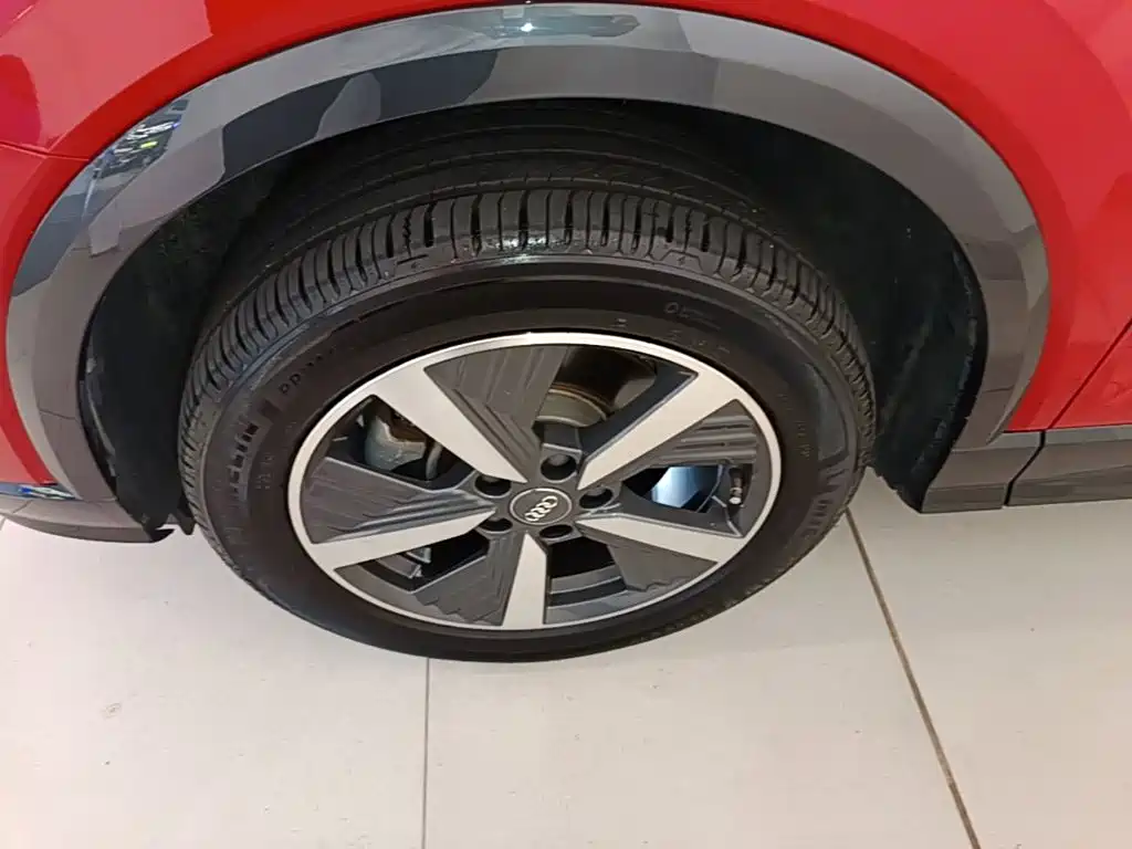 Audi Q2L e-tron — миниатюра 23