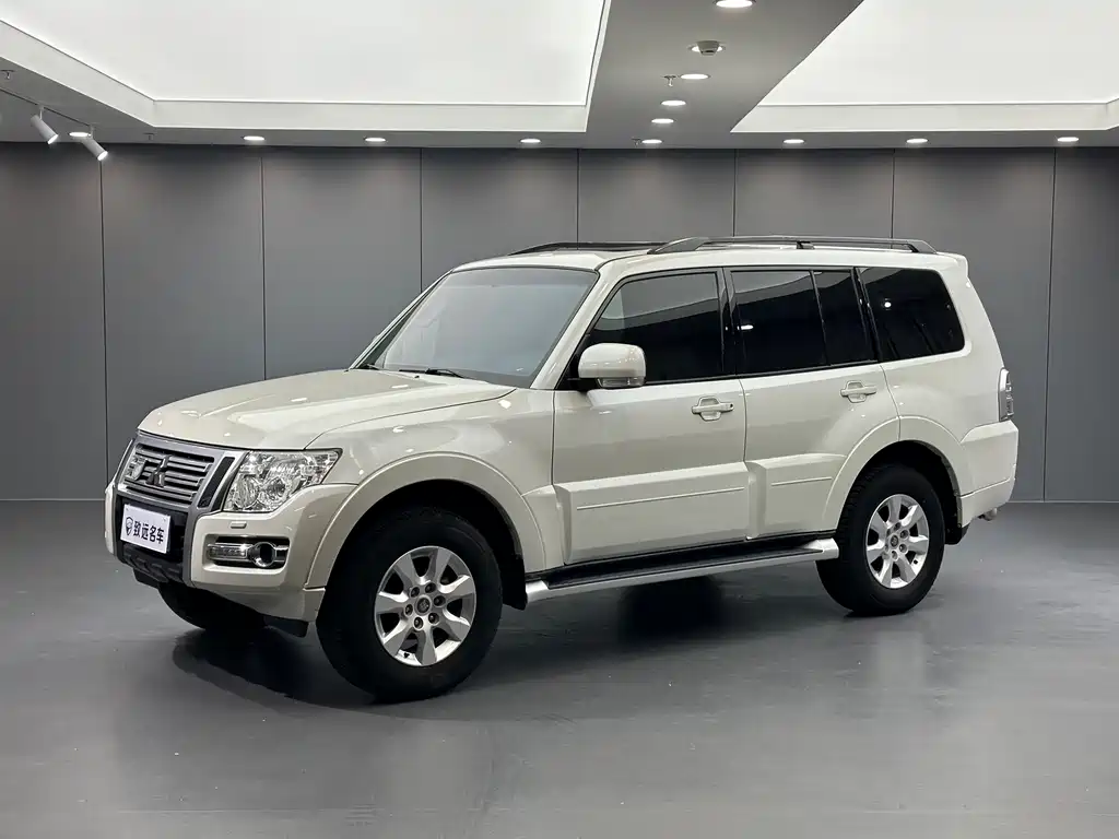 Mitsubishi Pajero (Import)