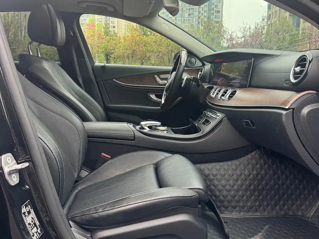 Mercedes-Benz E-Class — миниатюра 12