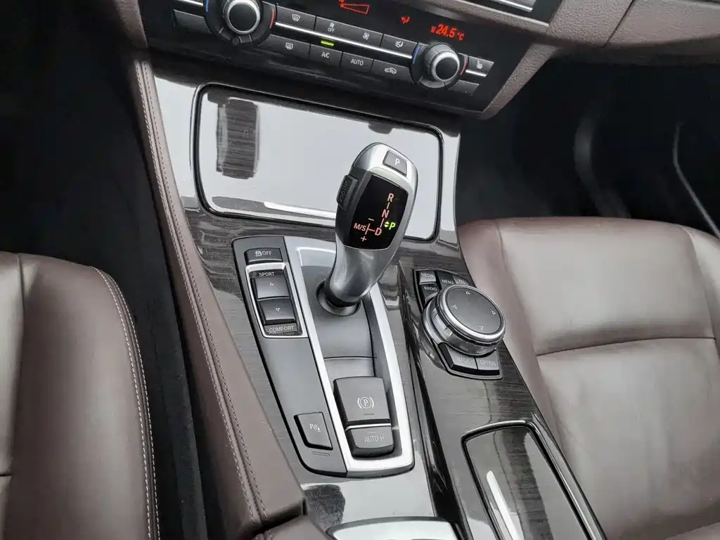 BMW 5 Series — миниатюра 13