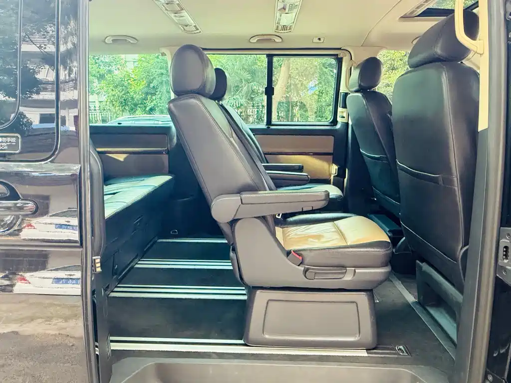 Volkswagen Multivan — миниатюра 10