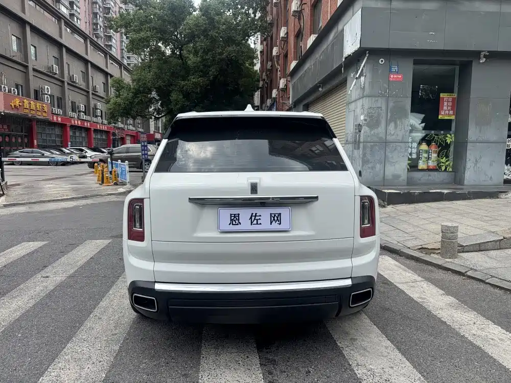 Rolls-Royce Cullinan — миниатюра 18