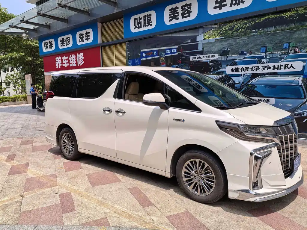 Toyota Alphard — миниатюра 3