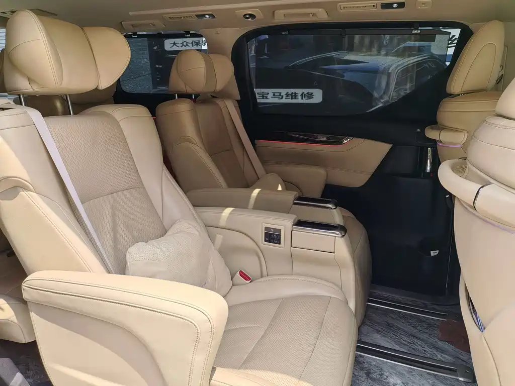 Toyota Alphard — миниатюра 4