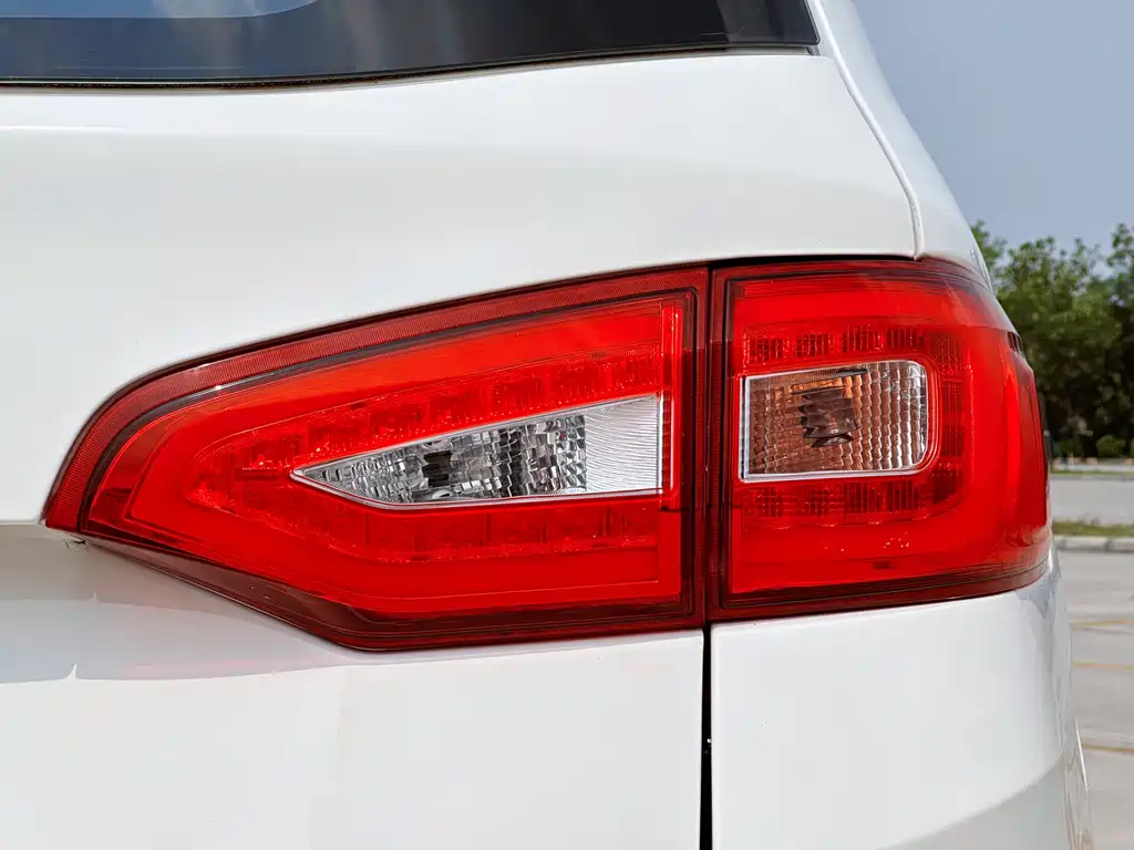 Haima Familia MPV — миниатюра 11