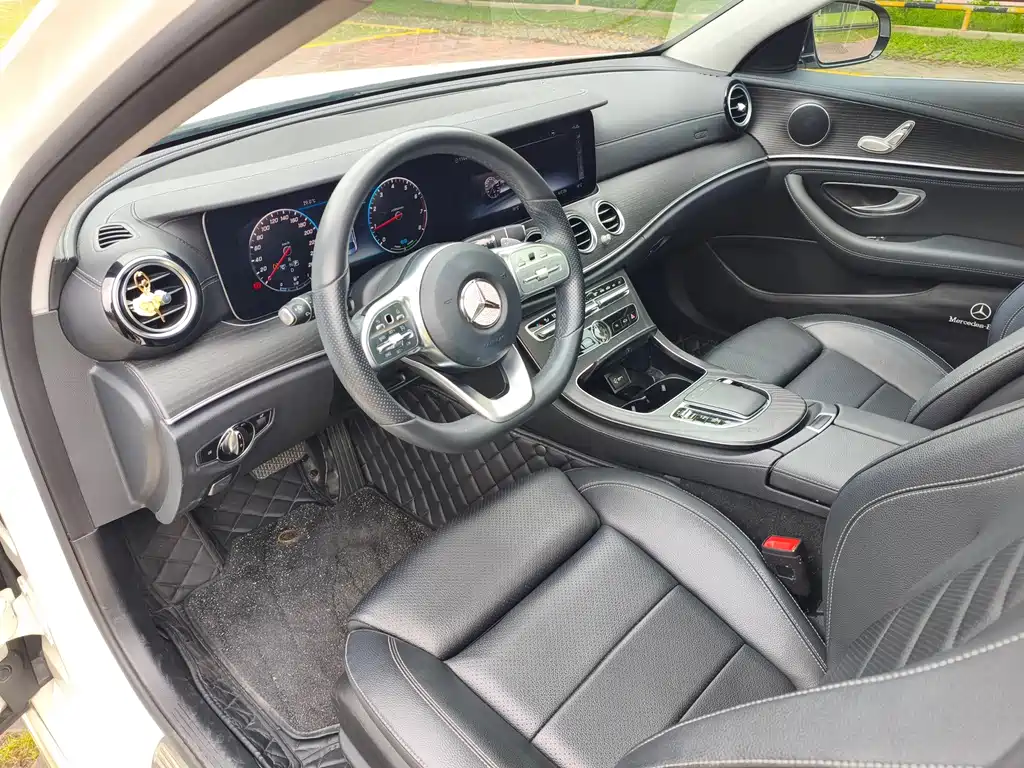 Mercedes-Benz E-Class — миниатюра 11