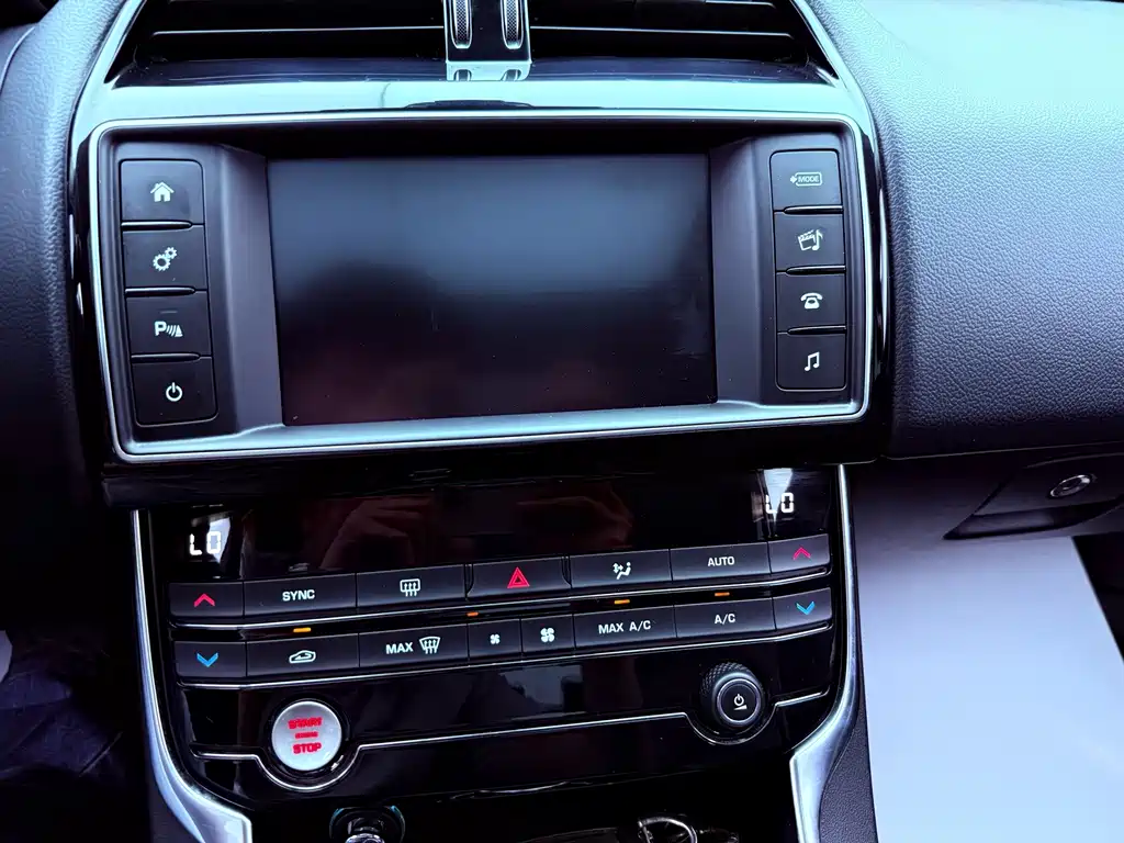 Jaguar XEL — миниатюра 13
