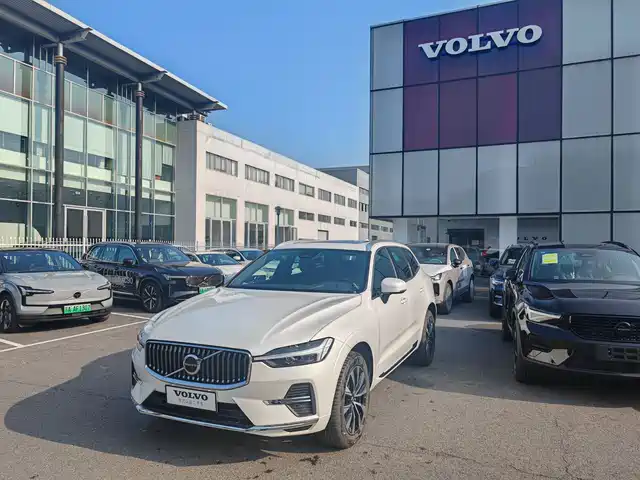 VOLVO XC60 2025