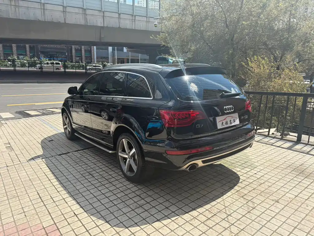 Audi Q7 — миниатюра 6