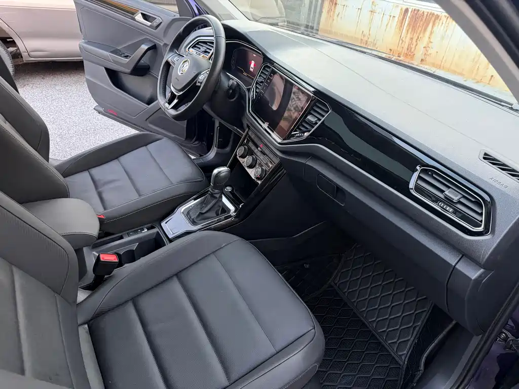 Volkswagen T-Roc — миниатюра 9