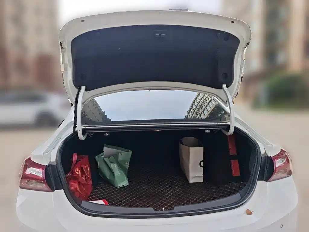 Chevrolet Malibu XL — миниатюра 15