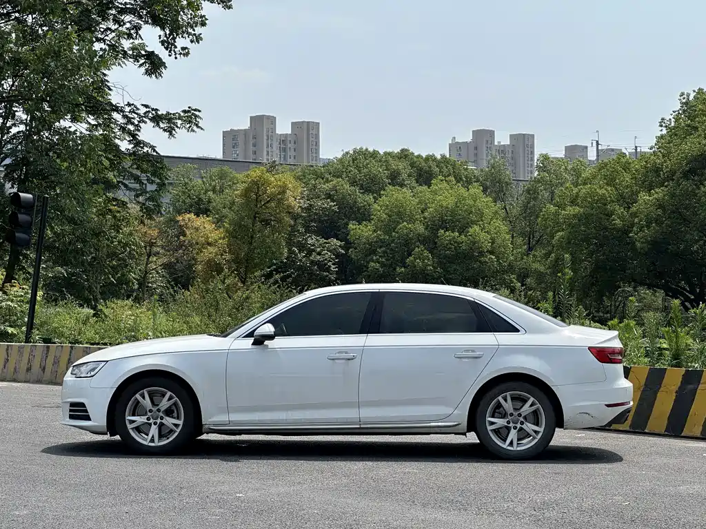 Audi A4L 2017 Plus 40 TFSI