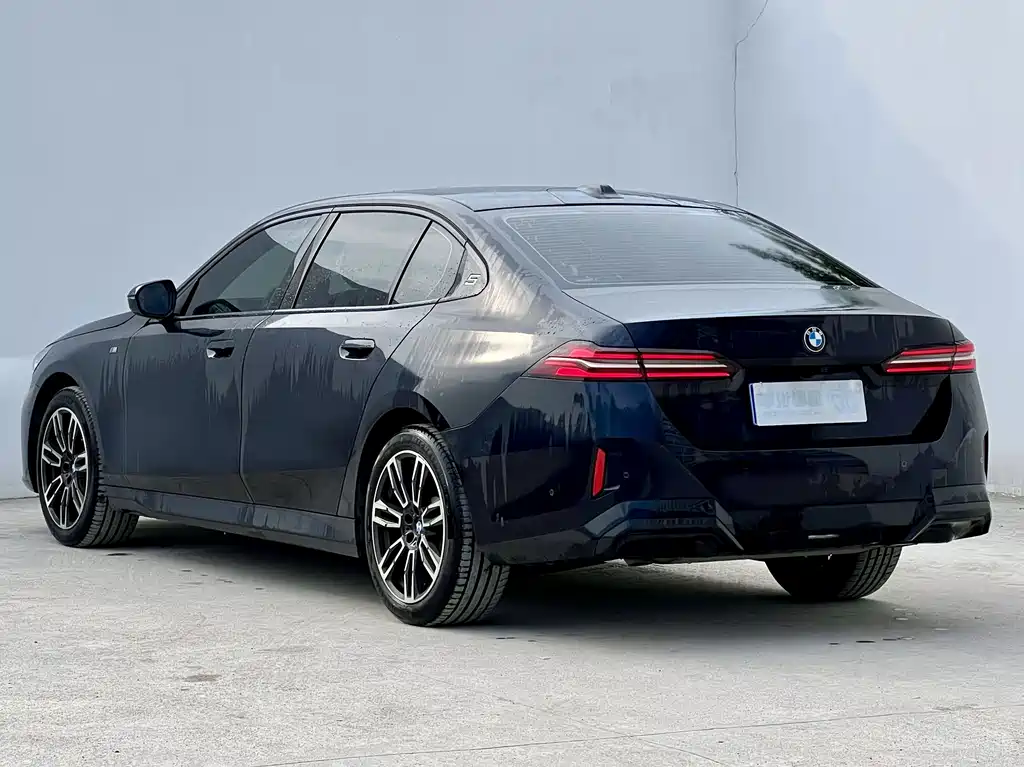 BMW 5 Series — миниатюра 4