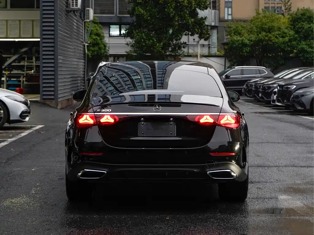 Mercedes-Benz E-Class (Import) — миниатюра 6