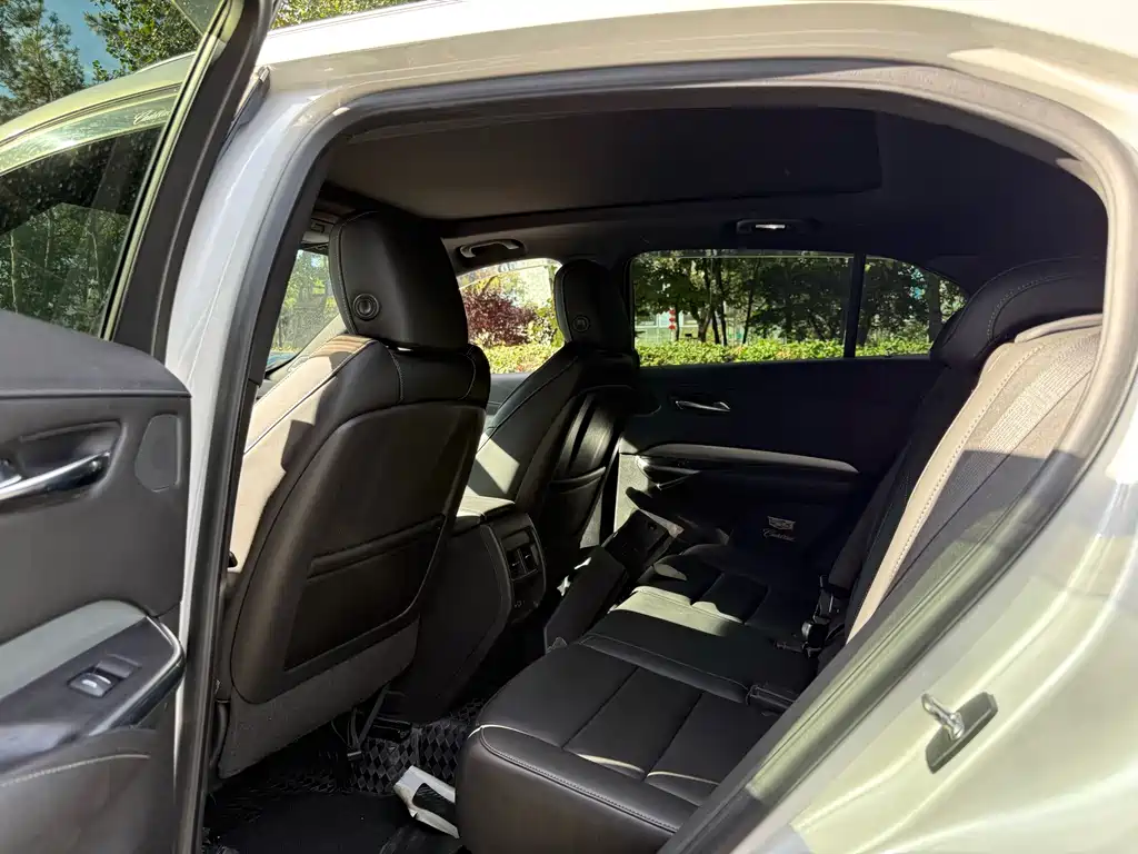 Cadillac XT4 — миниатюра 8