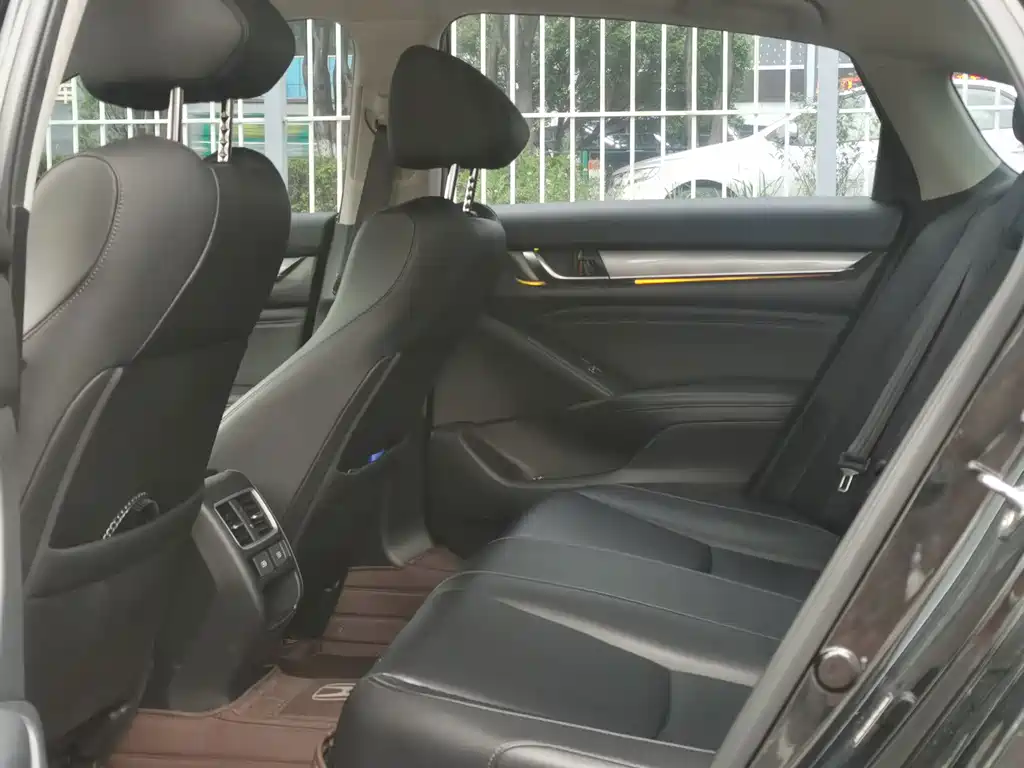 Honda Accord — миниатюра 8