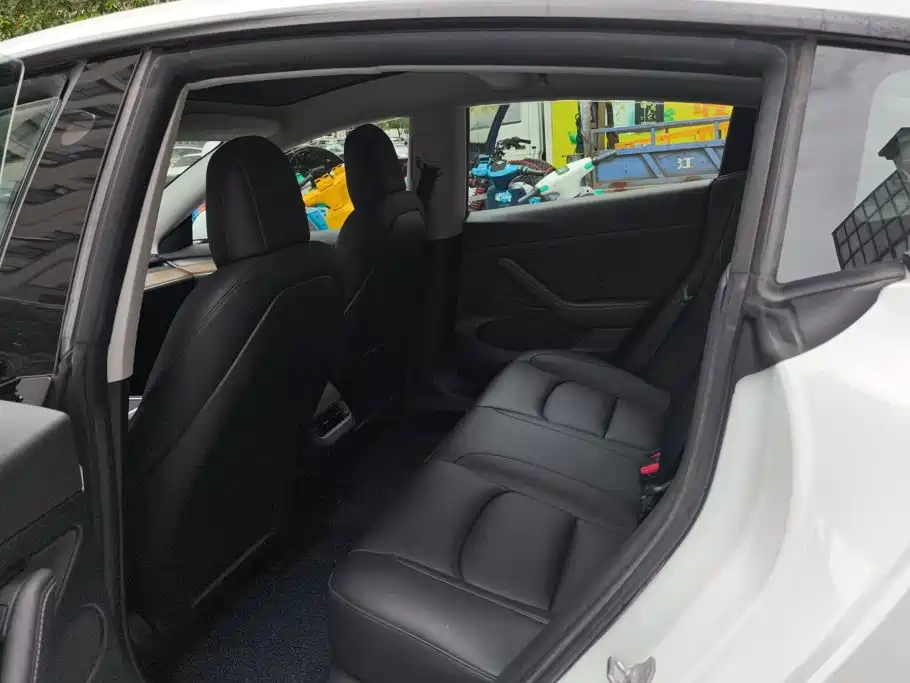 Tesla Model 3 — миниатюра 11