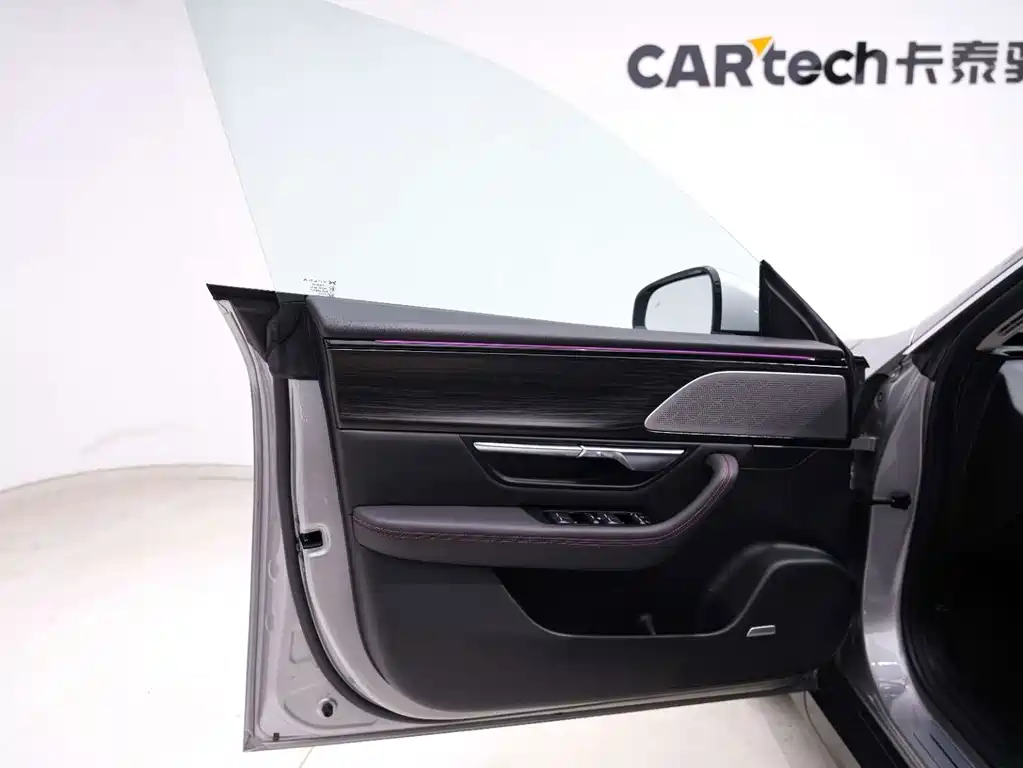 XPeng P7 — миниатюра 17