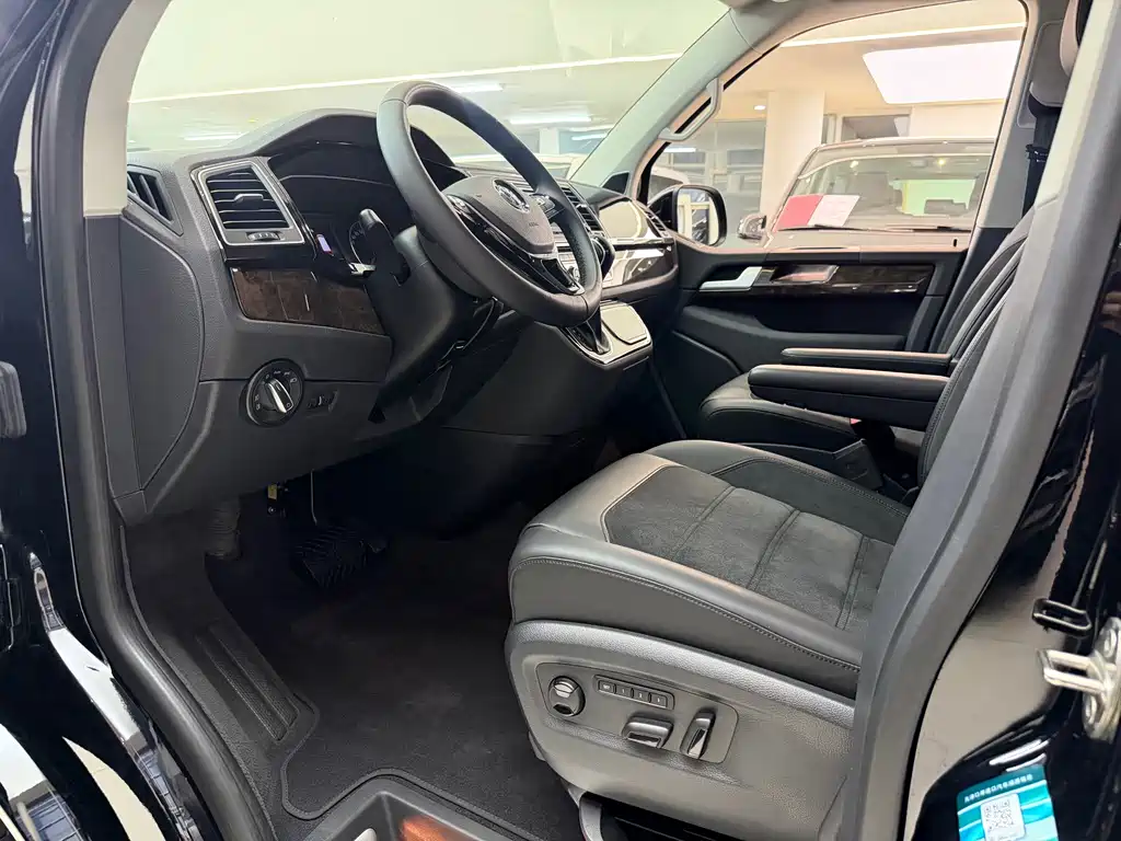 Volkswagen Multivan — миниатюра 7