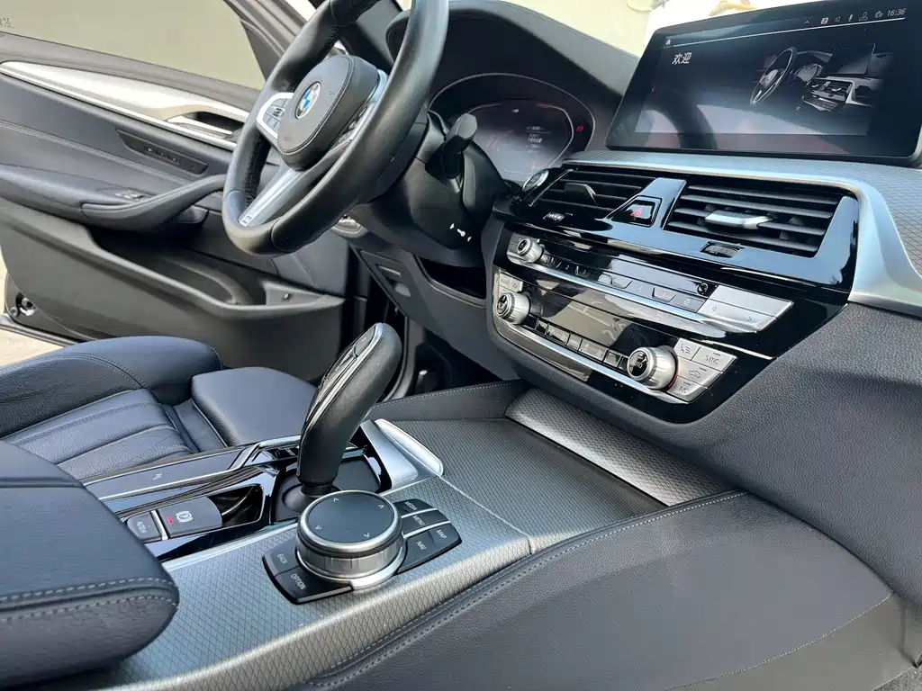 BMW 5 Series (Import) — миниатюра 8